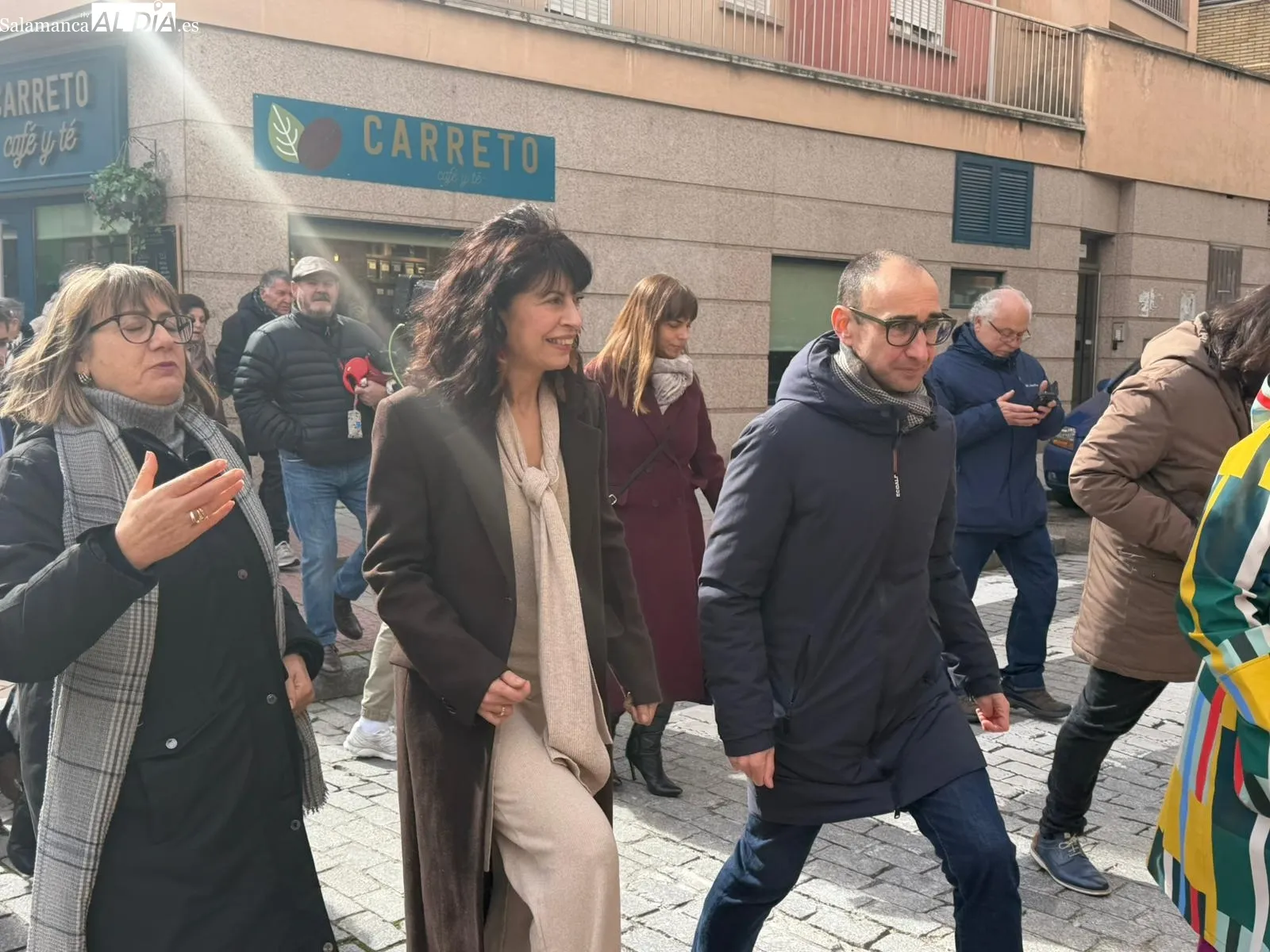 La ministra de Igualdad, Ana Redondo, en su visita el barrio del Oeste | FOTOS: V. Martins 
