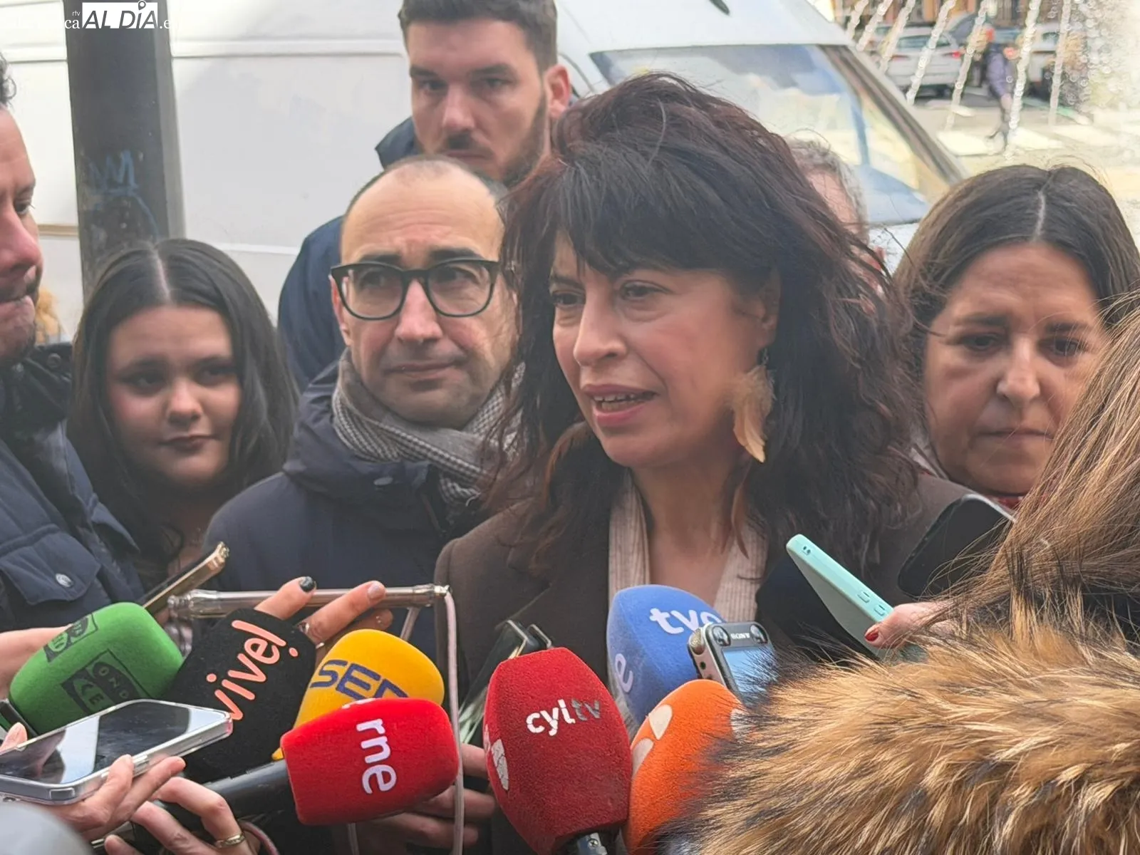 La ministra de Igualdad, Ana Redondo, en su visita el barrio del Oeste | FOTOS: V. Martins 
