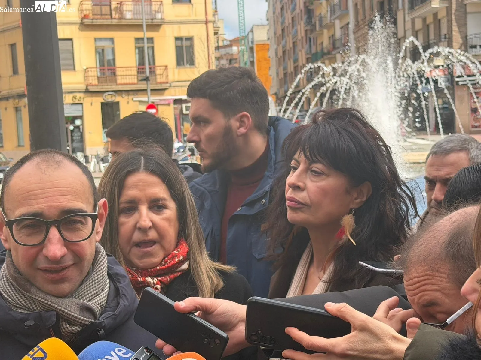 La ministra de Igualdad, Ana Redondo, en su visita el barrio del Oeste | FOTOS: V. Martins 