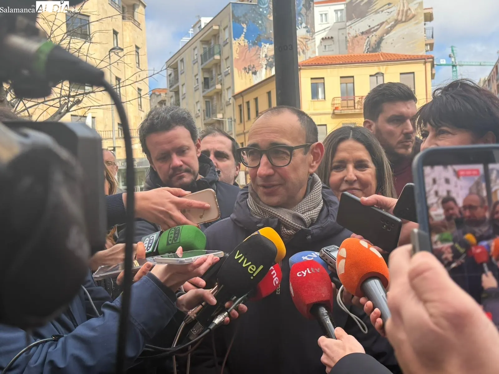 La ministra de Igualdad, Ana Redondo, en su visita el barrio del Oeste | FOTOS: V. Martins 