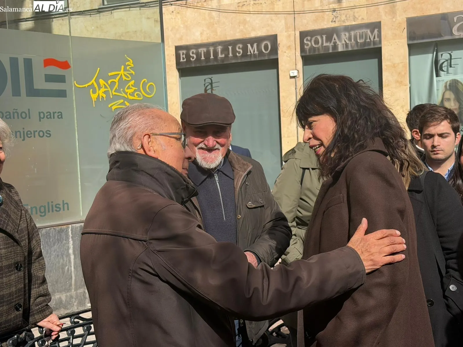 La ministra de Igualdad, Ana Redondo, en su visita el barrio del Oeste | FOTOS: V. Martins 