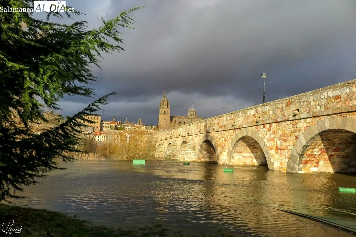 El Tormes, imponente a su paso por Salamanca | Fotos: Manuel Lamas