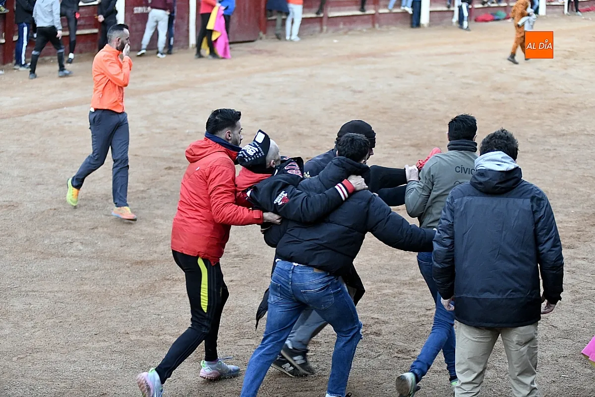 Los tres de Monte la la Ermita emocionan al público en la capea del martes tarde