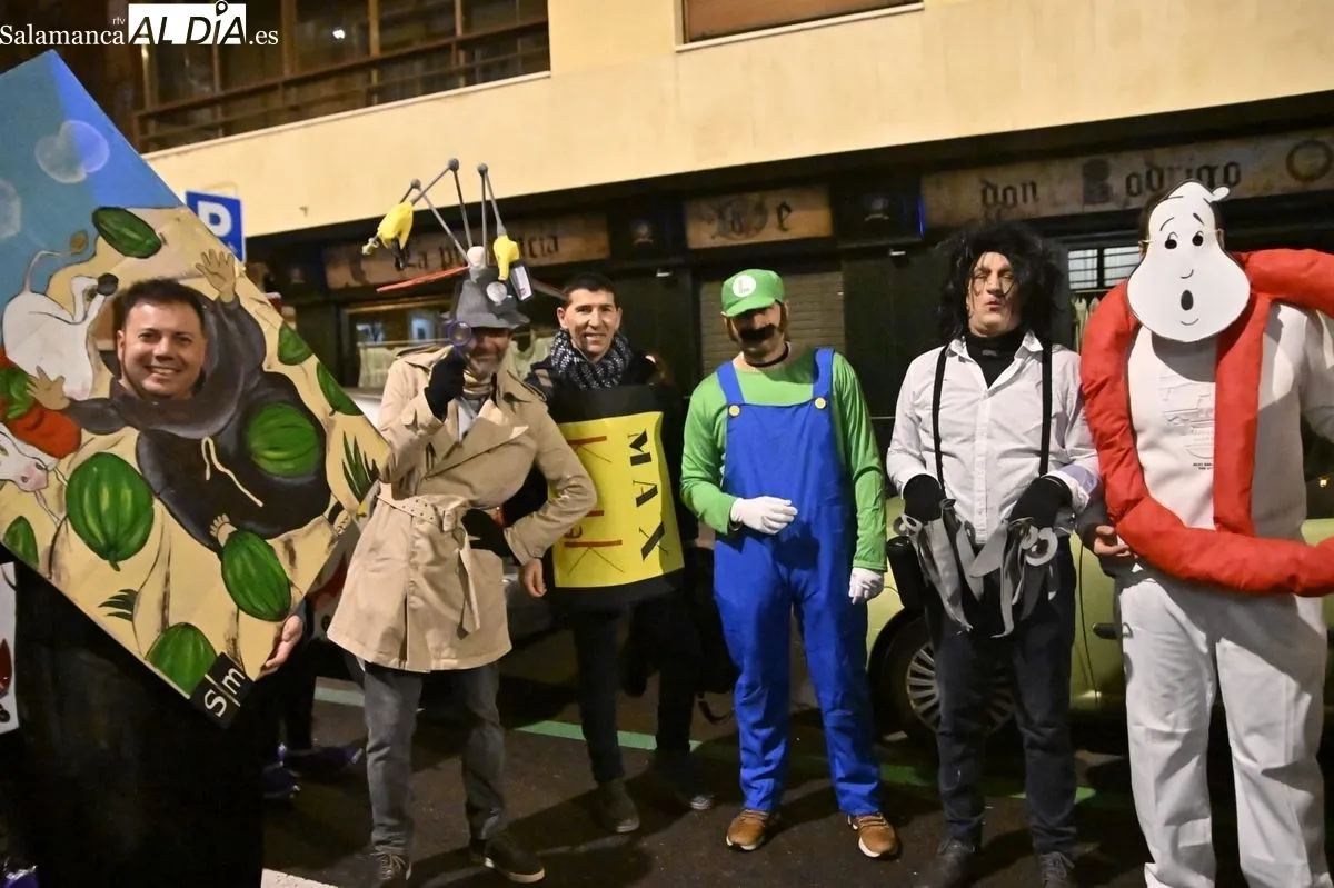 Foto 17 - V&Iacute;DEO Y FOTOS | Explosi&oacute;n de m&uacute;sica, alegr&iacute;a y color en el Carnaval del Barrio del Oeste