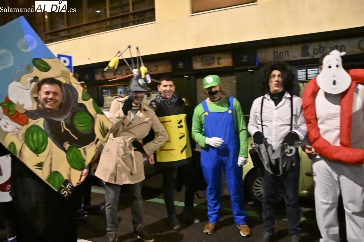 Foto 16 - V&Iacute;DEO Y FOTOS | Explosi&oacute;n de m&uacute;sica, alegr&iacute;a y color en el Carnaval del Barrio del Oeste