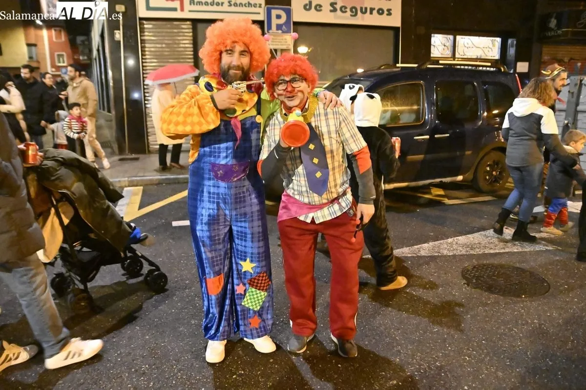 Foto 12 - V&Iacute;DEO Y FOTOS | Explosi&oacute;n de m&uacute;sica, alegr&iacute;a y color en el Carnaval del Barrio del Oeste