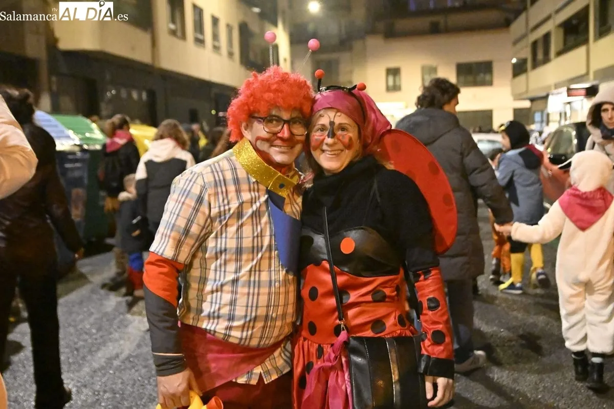 Foto 9 - V&Iacute;DEO Y FOTOS | Explosi&oacute;n de m&uacute;sica, alegr&iacute;a y color en el Carnaval del Barrio del Oeste