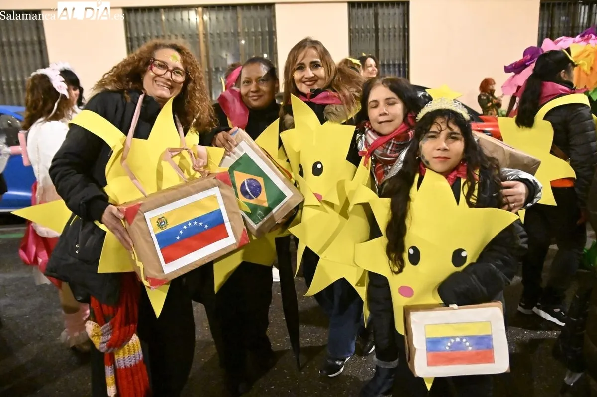Foto 7 - V&Iacute;DEO Y FOTOS | Explosi&oacute;n de m&uacute;sica, alegr&iacute;a y color en el Carnaval del Barrio del Oeste