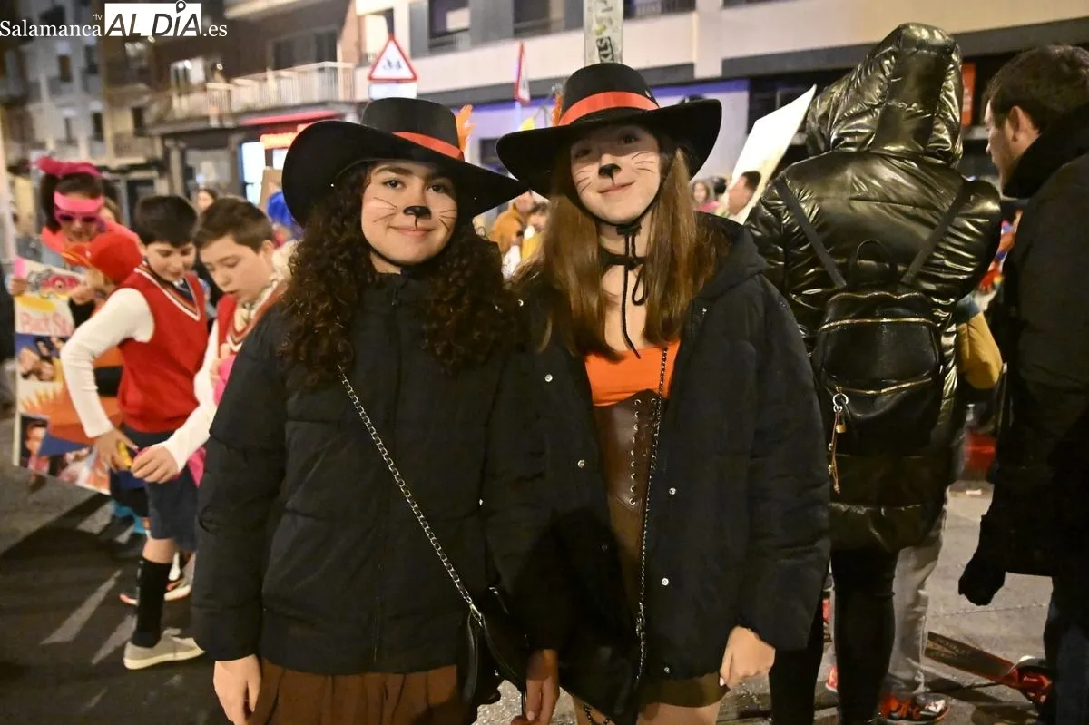 Foto 5 - V&Iacute;DEO Y FOTOS | Explosi&oacute;n de m&uacute;sica, alegr&iacute;a y color en el Carnaval del Barrio del Oeste