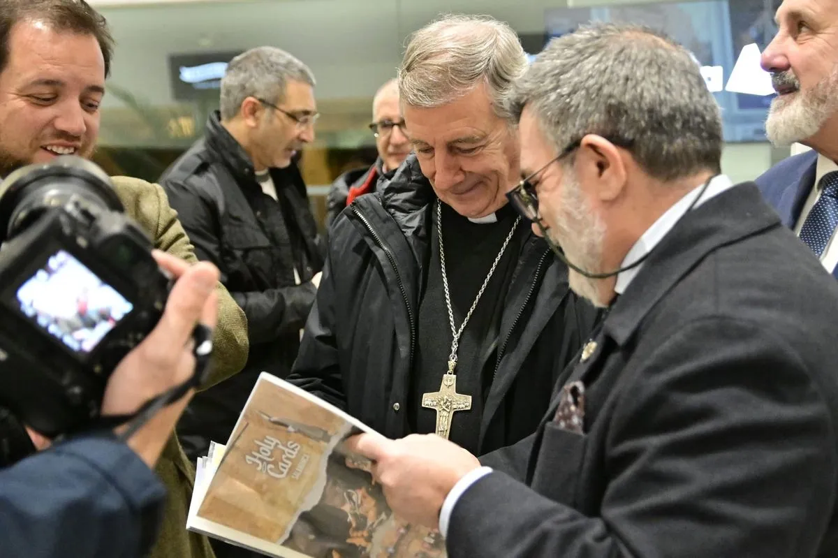 Foto 3 - FOTOS | La Semana Santa de Salamanca se convierte en la primera fuera de Andaluc&iacute;a en tener su propia colecci&oacute;n de cromos
