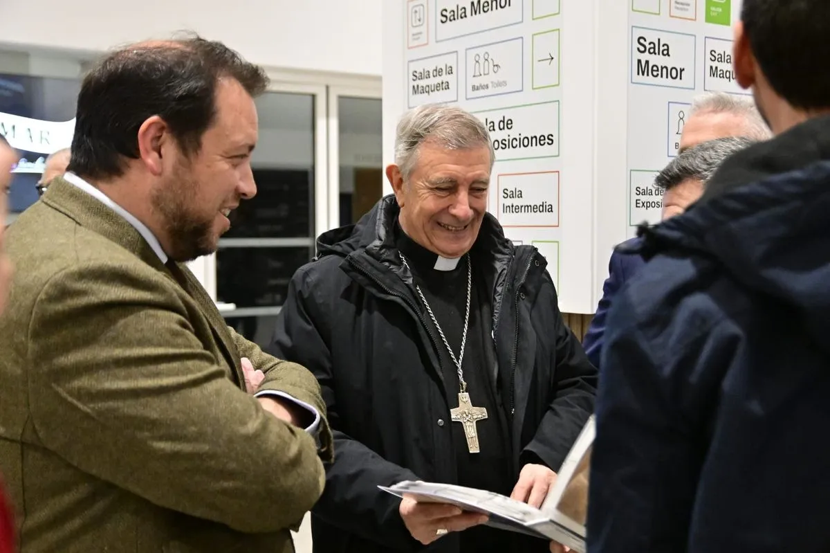 Foto 2 - FOTOS | La Semana Santa de Salamanca se convierte en la primera fuera de Andaluc&iacute;a en tener su propia colecci&oacute;n de cromos