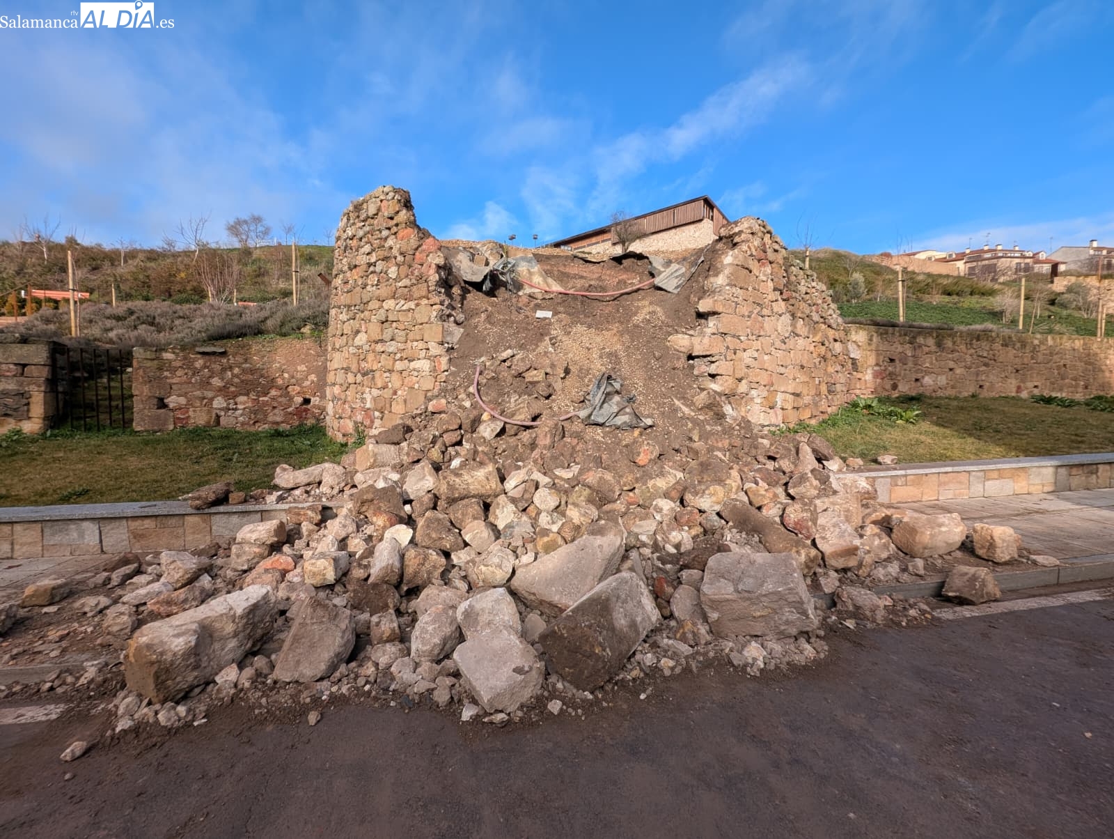 Derrumbe en Vaguada de la Palma: cortado un carril de tráfico