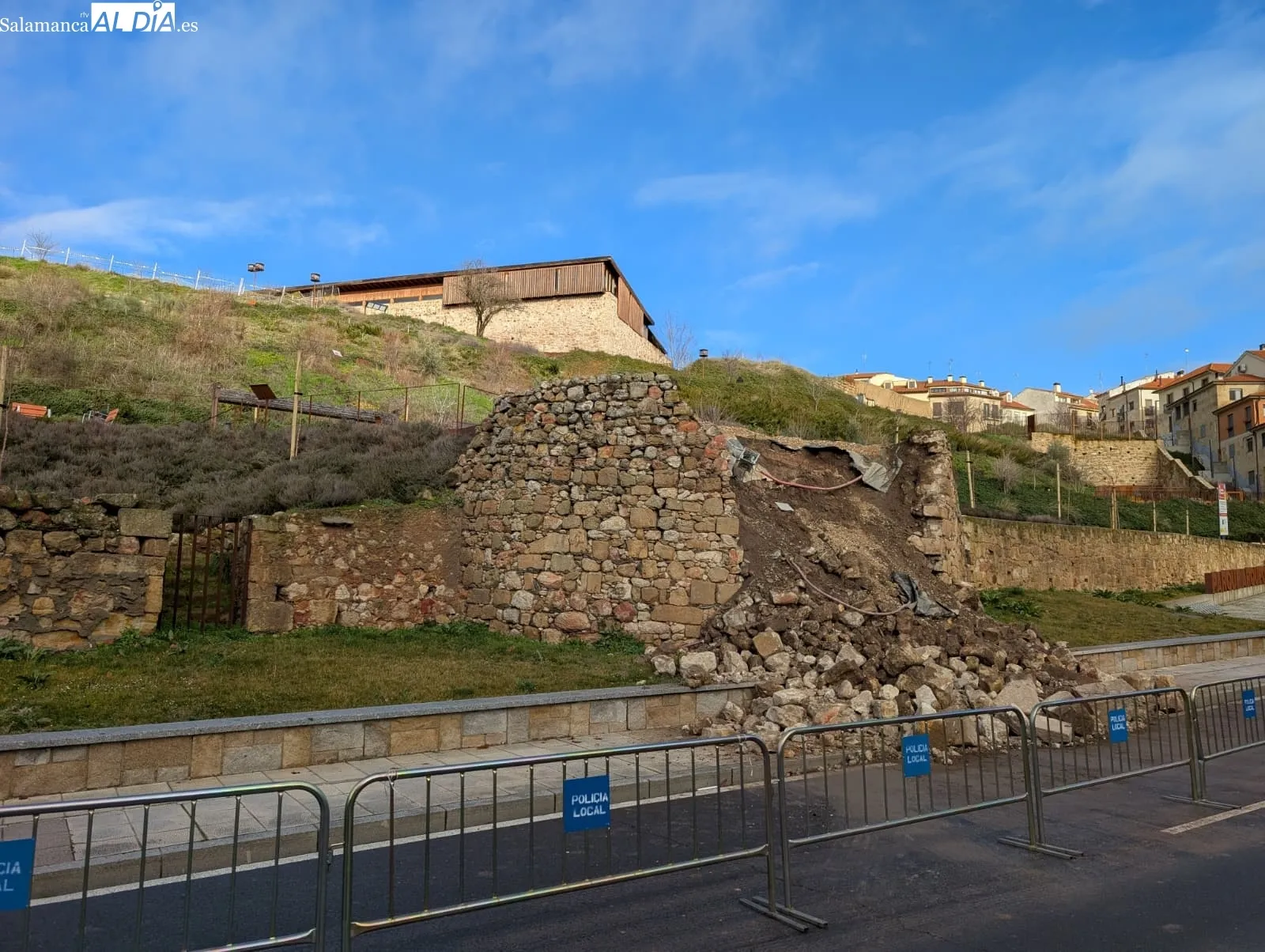 Cae un muro en la Vaguada de la Palma | FOTOS: David Sañudo