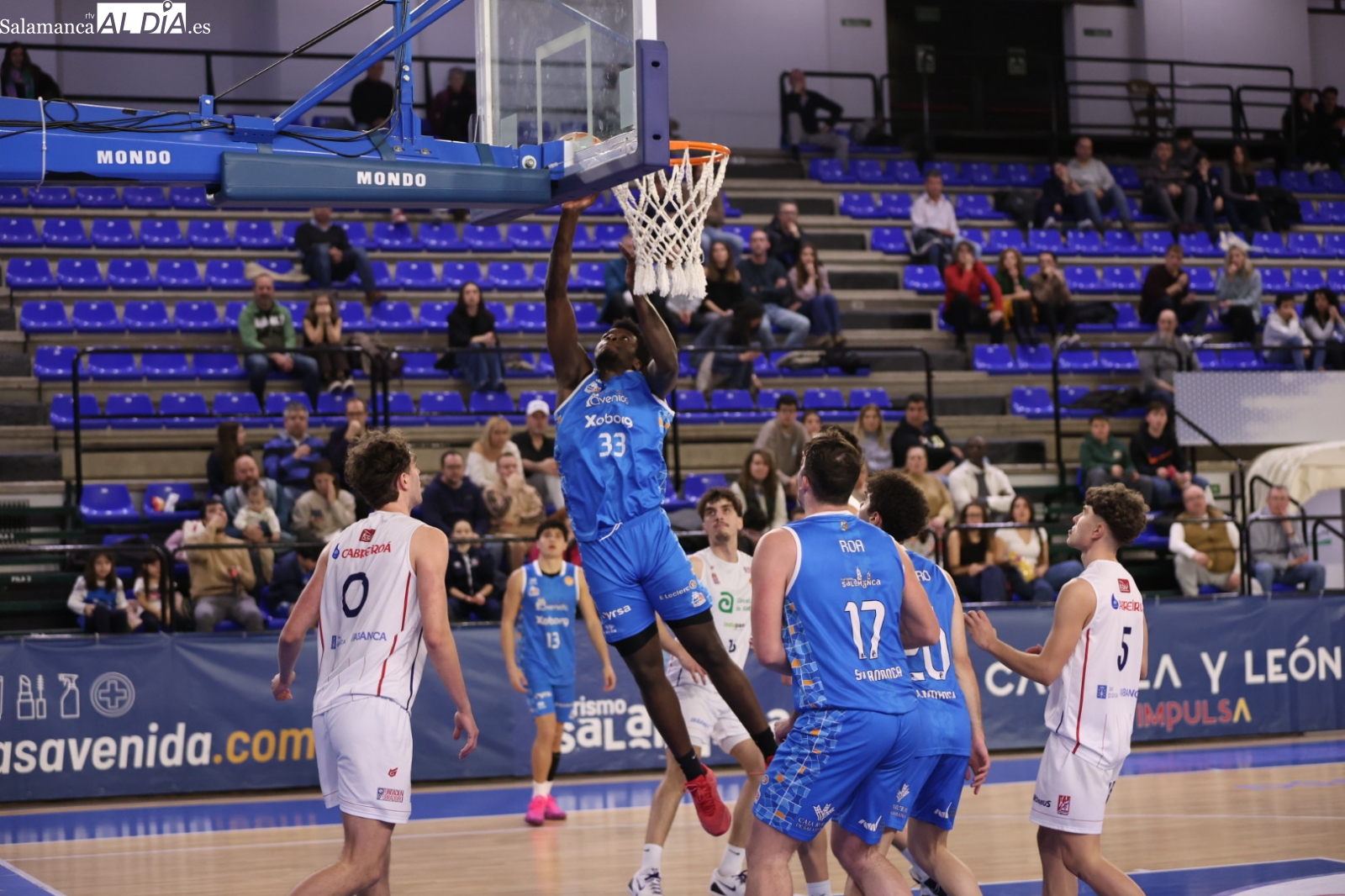 FOTOS | El Perfumerías Avenida Xoborg alza el vuelo a costa del Obradoiro (86-77)
