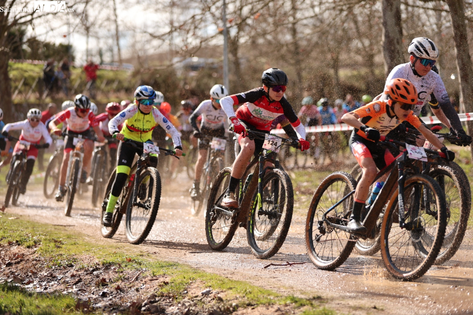 FOTOS | Cerca de 200 jóvenes ciclistas inauguran la Copa de Castilla y León de BTT en El Zurguén 