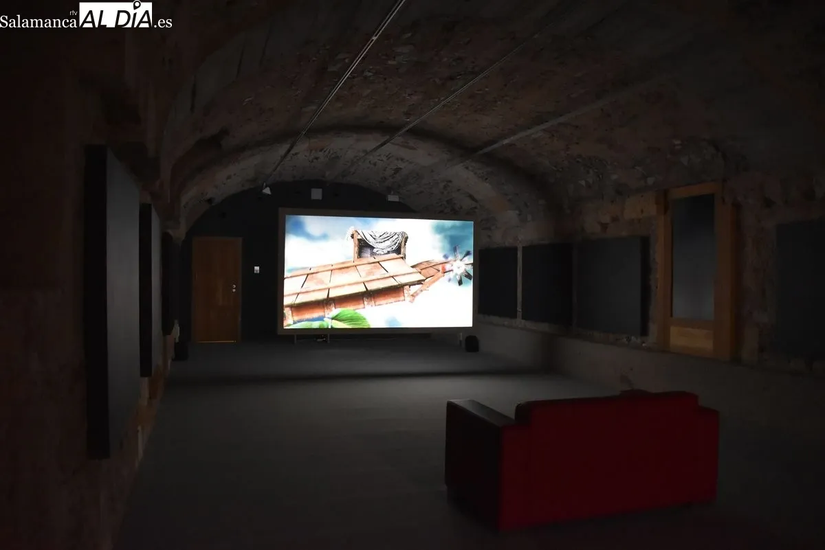 La USAL presenta las nuevas creaciones audiovisuales de Bellas Artes y la obra '4Paredes' de Ausín Sáinz | FOTOS: Toni Sánchez 