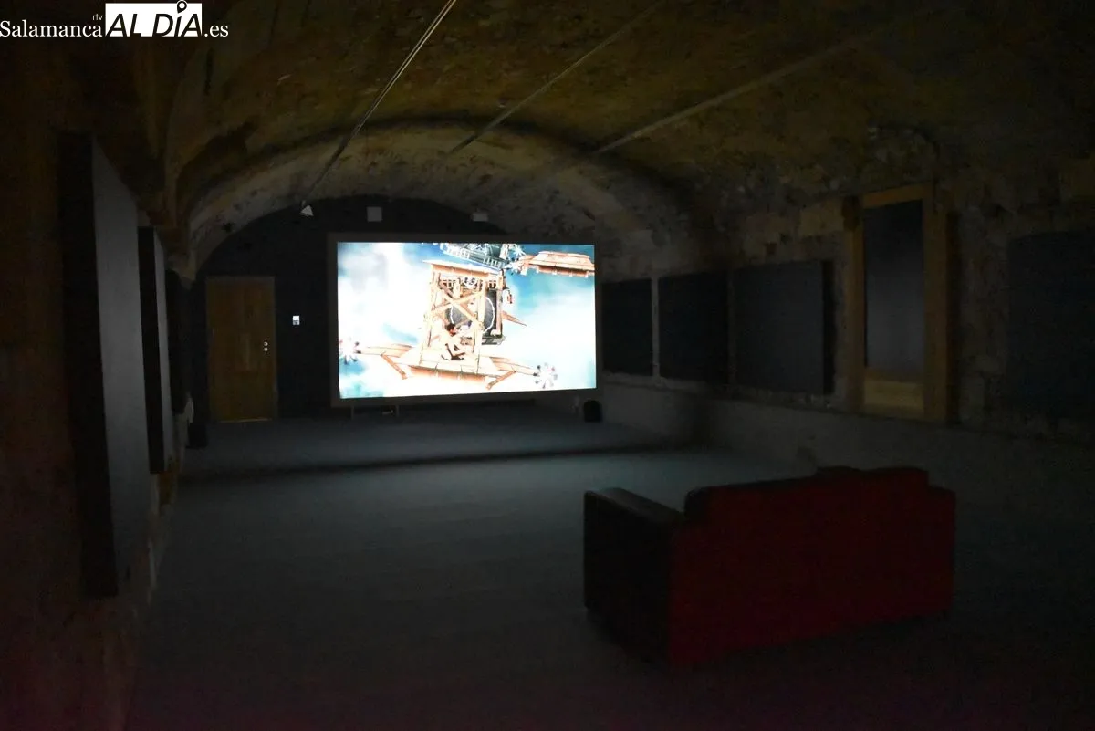 La USAL presenta las nuevas creaciones audiovisuales de Bellas Artes y la obra '4Paredes' de Ausín Sáinz | FOTOS: Toni Sánchez 