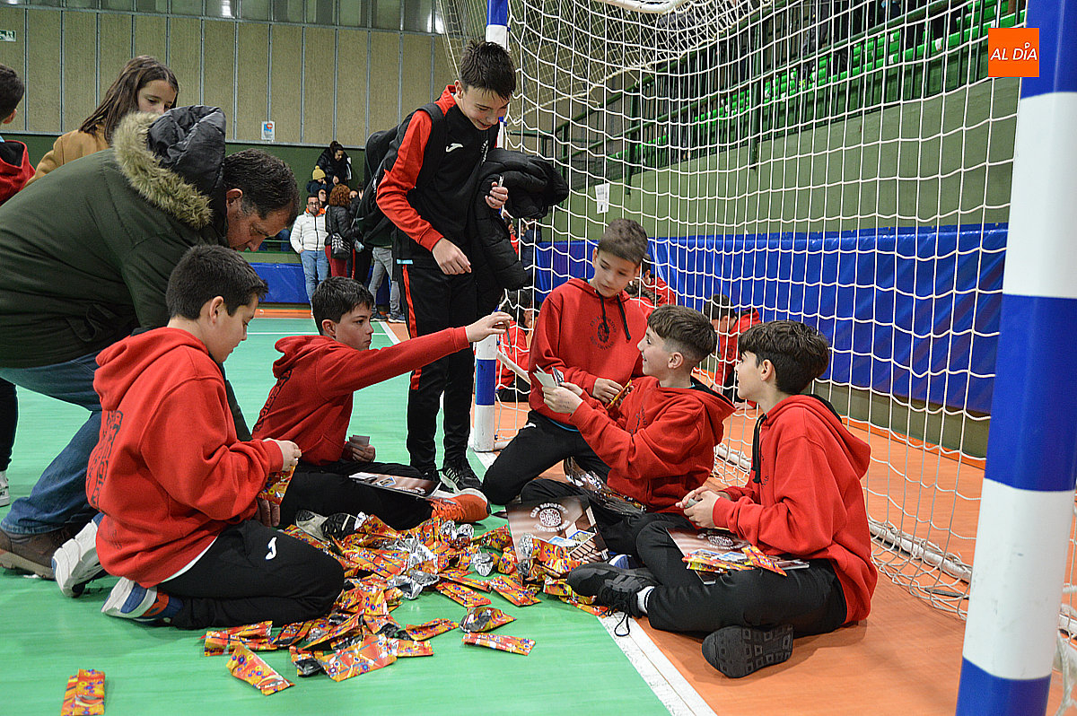 El Club Deportivo III Columnas de Ciudad Rodrigo lanza su tercer álbum de cromos 