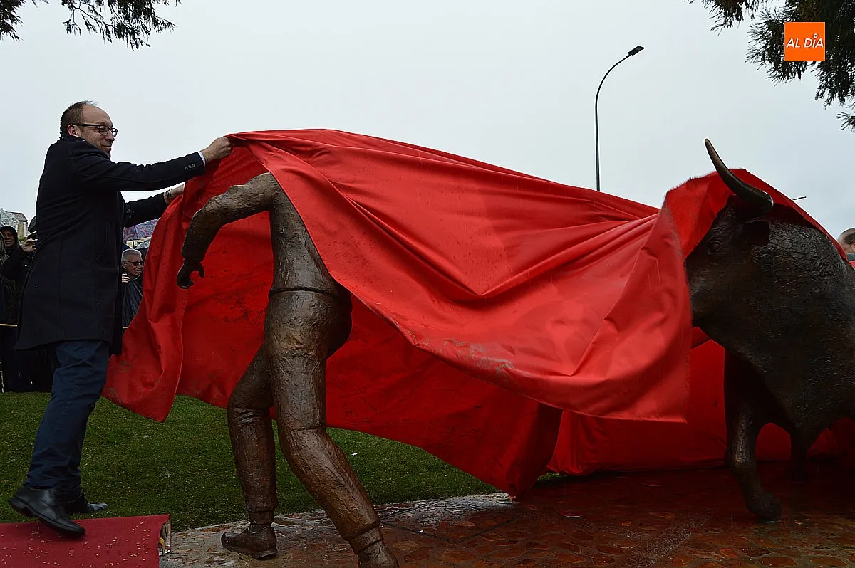 Presentación del monumento en honor al carnaval del Toro 