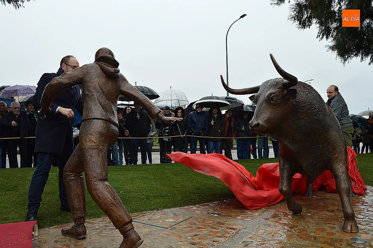 Presentación del monumento en honor al carnaval del Toro 
