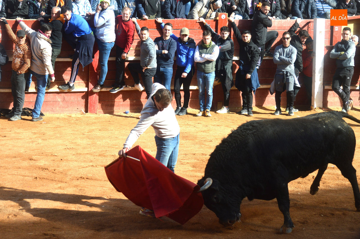 Reivindicación y sabor agridulce en la capea y desencierro de la mañana 
