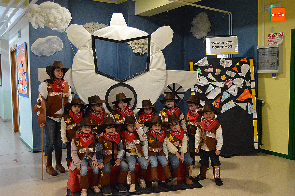 Desfile de disfraces por Carnaval en el CEIP Miróbriga en Ciudad Rodrigo 