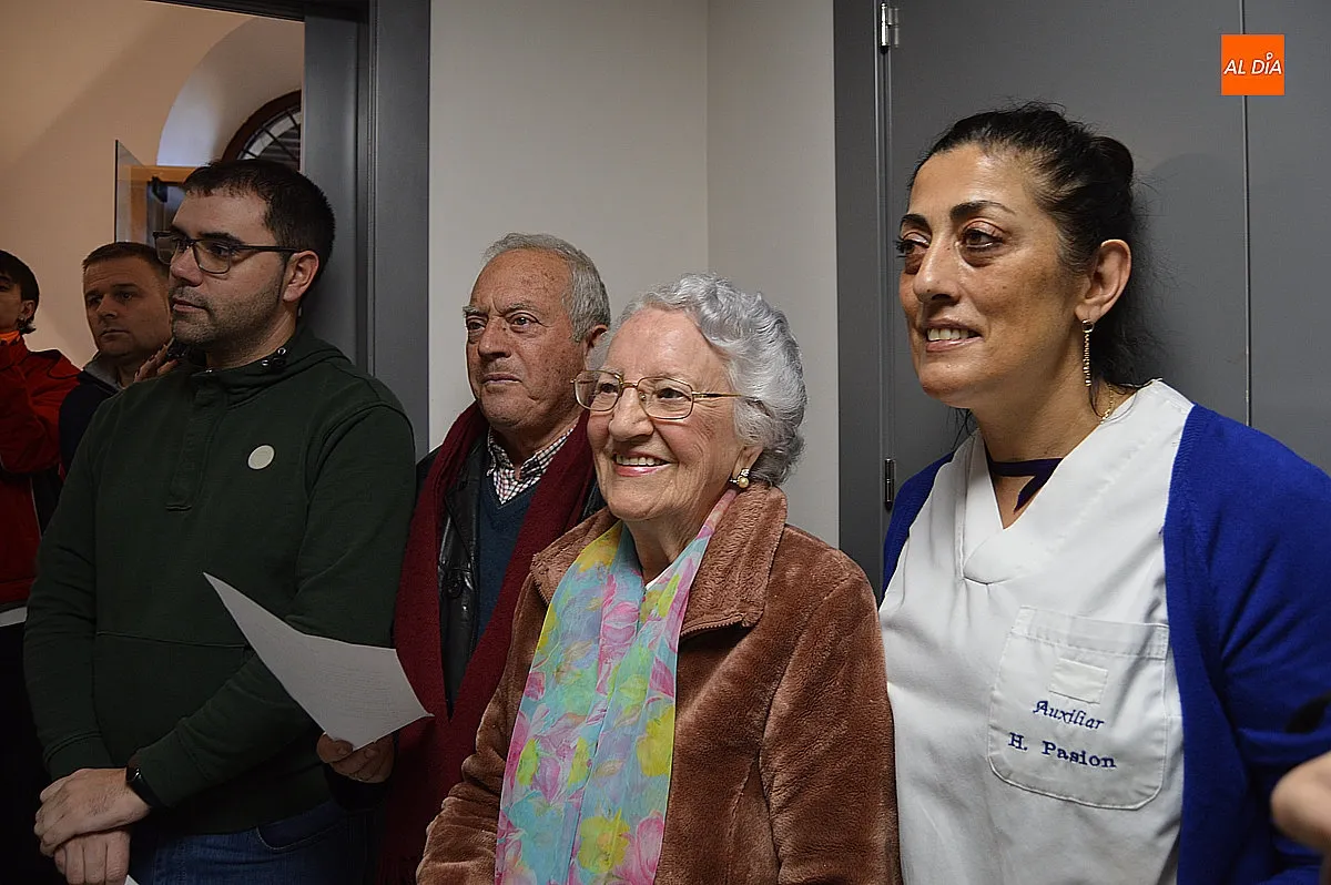 Colocación de la Virgen de la salud en la enfermería provisional en el Ayuntamiento para el carnaval del Toro 2026