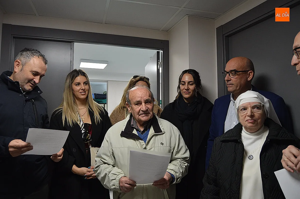 Colocación de la Virgen de la salud en la enfermería provisional en el Ayuntamiento para el carnaval del Toro 2026