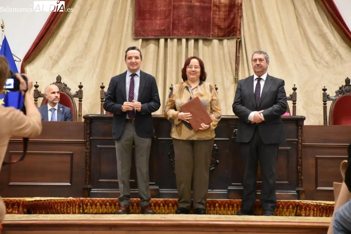 La USAL entrega las distinciones a su personal técnico y de gestión por los años de servicio | FOTOS: Toni Sánchez 