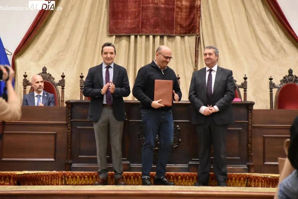 La USAL entrega las distinciones a su personal técnico y de gestión por los años de servicio | FOTOS: Toni Sánchez 