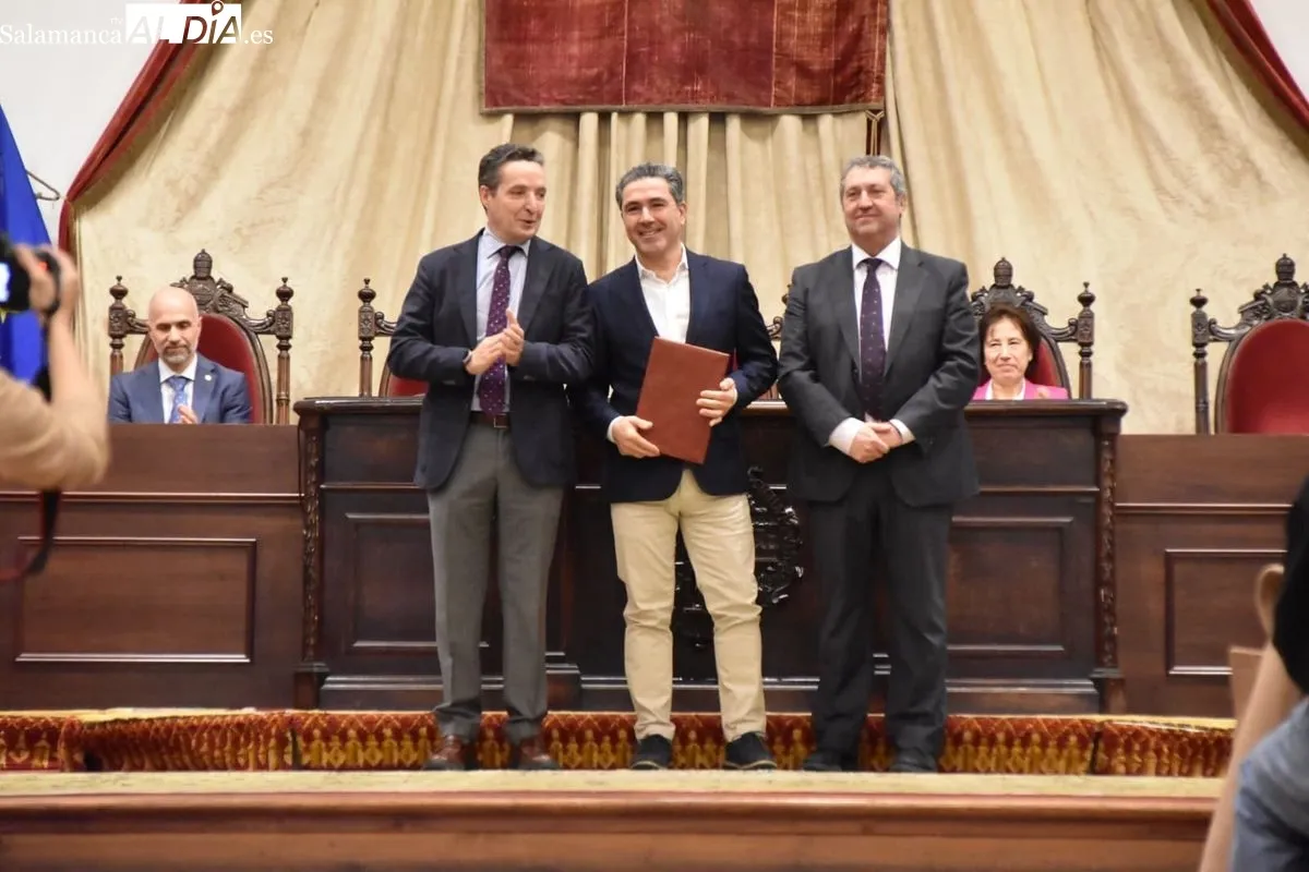 La USAL entrega las distinciones a su personal técnico y de gestión por los años de servicio | FOTOS: Toni Sánchez 