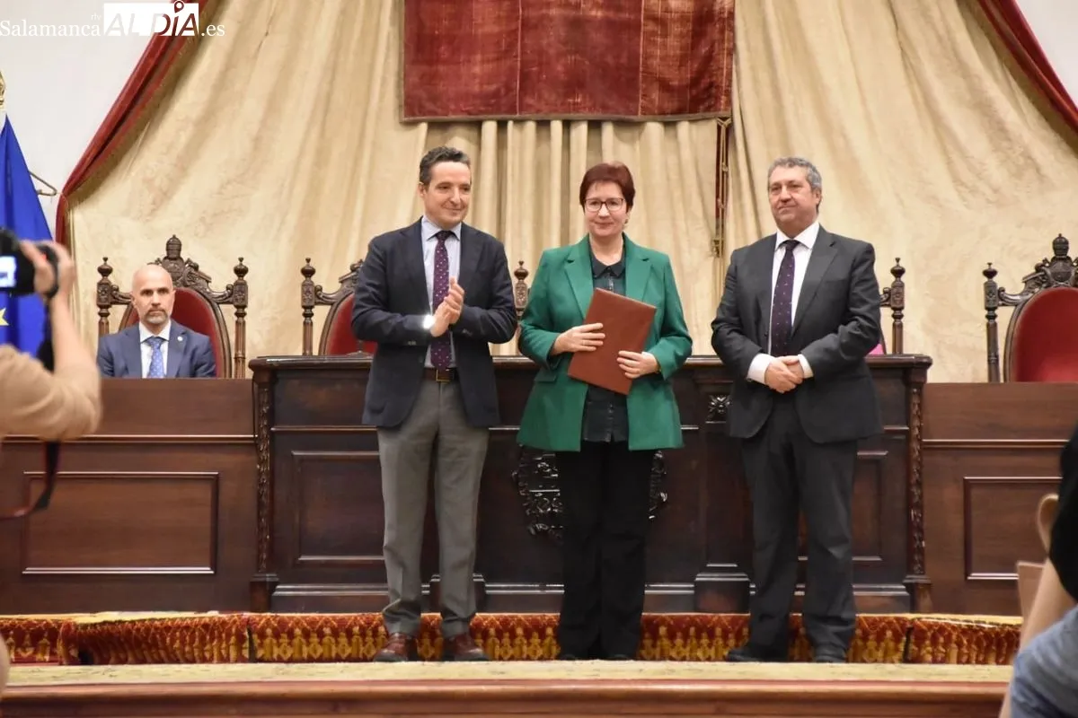 La USAL entrega las distinciones a su personal técnico y de gestión por los años de servicio | FOTOS: Toni Sánchez 