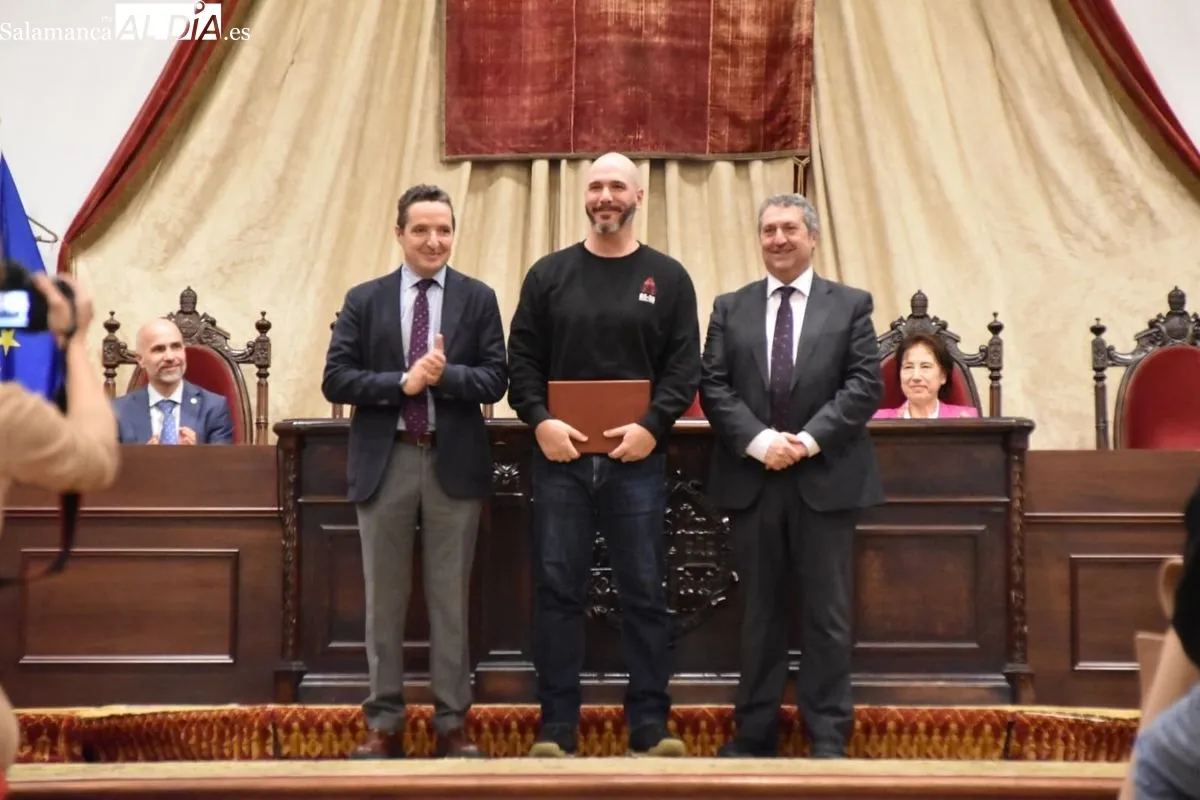 La USAL entrega las distinciones a su personal técnico y de gestión por los años de servicio | FOTOS: Toni Sánchez 