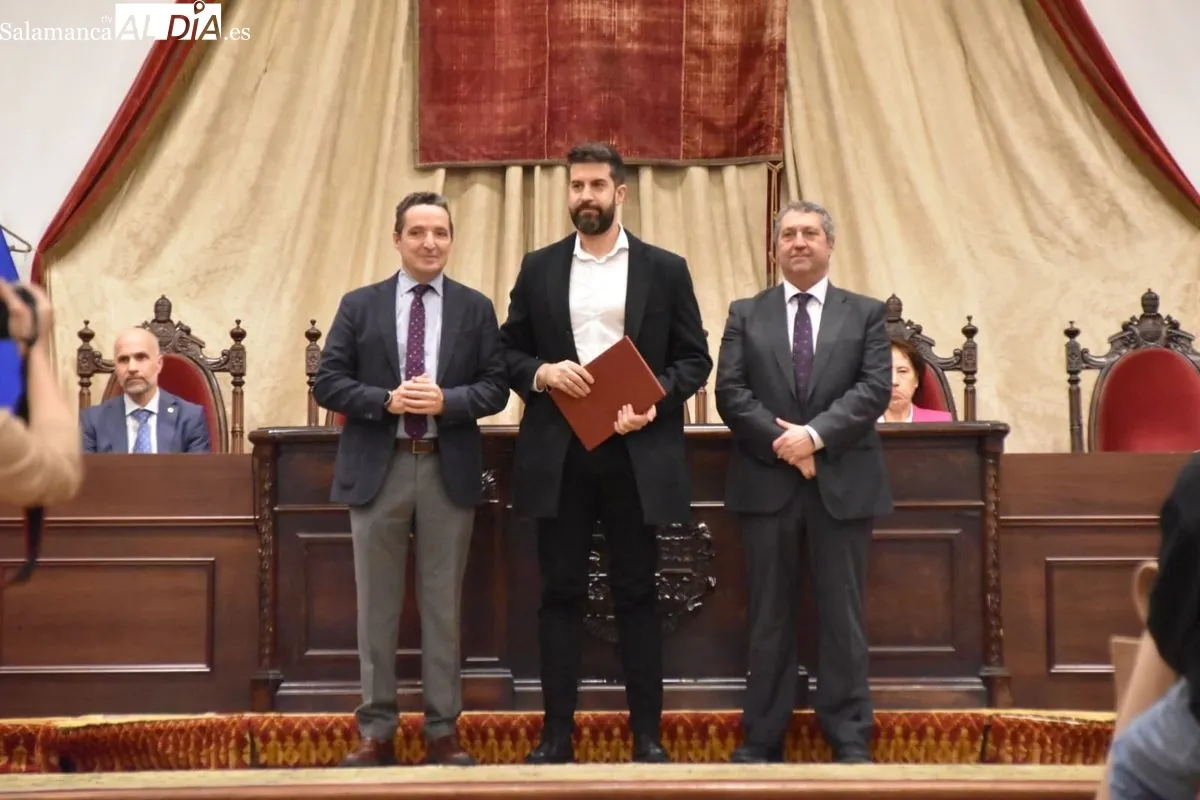 La USAL entrega las distinciones a su personal técnico y de gestión por los años de servicio | FOTOS: Toni Sánchez 