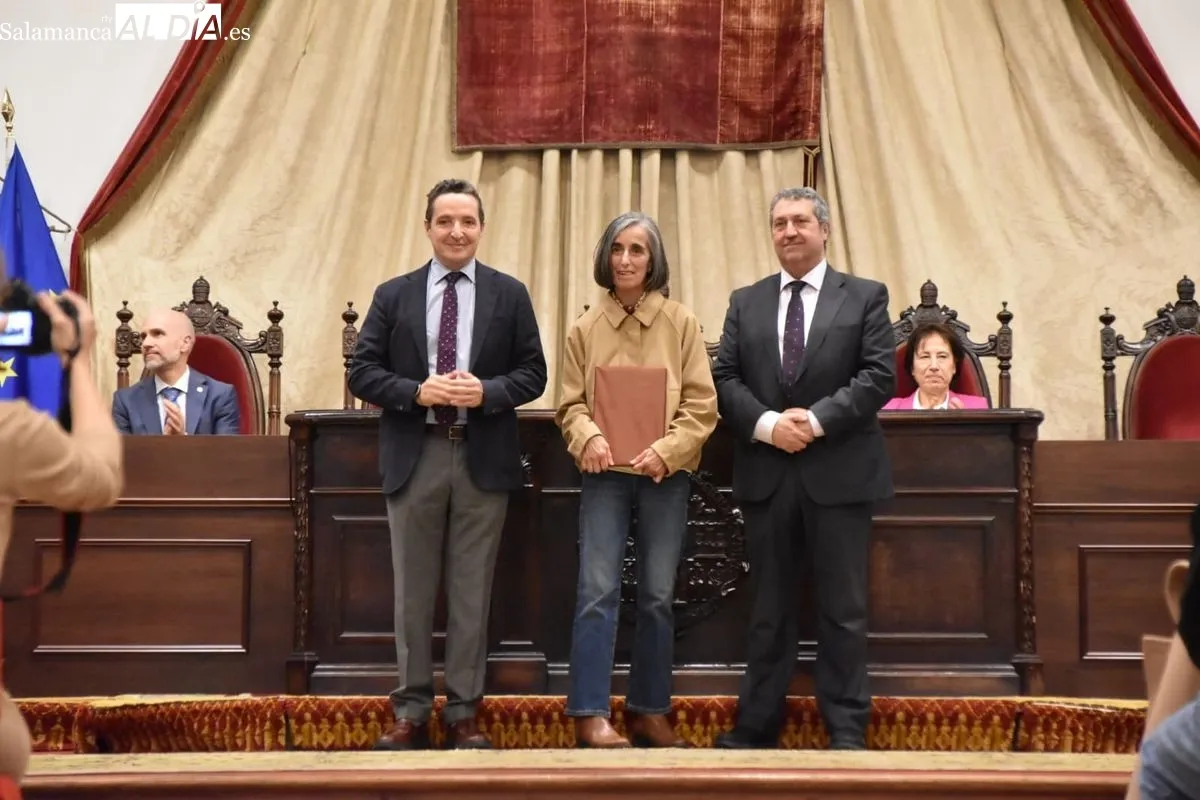La USAL entrega las distinciones a su personal técnico y de gestión por los años de servicio | FOTOS: Toni Sánchez 