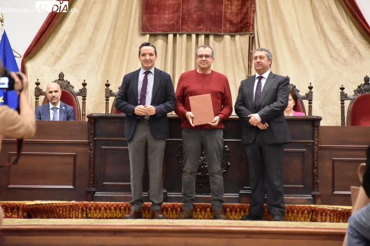 La USAL entrega las distinciones a su personal técnico y de gestión por los años de servicio | FOTOS: Toni Sánchez 
