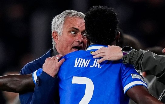 Vinícius da ventaja al Real Madrid en Lisboa entre la tensión tras la denuncia de racismo por el 