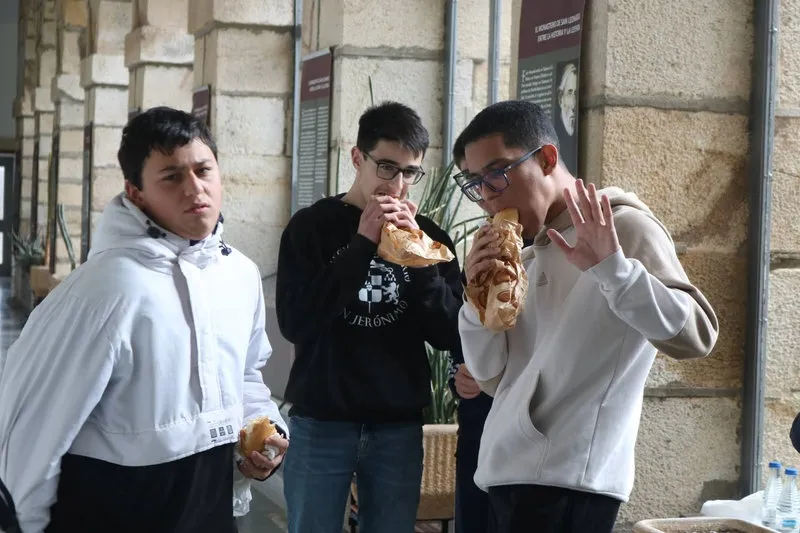 Foto 4 - El Colegio Seminario San Jer&oacute;nimo celebra la Operaci&oacute;n Bocata