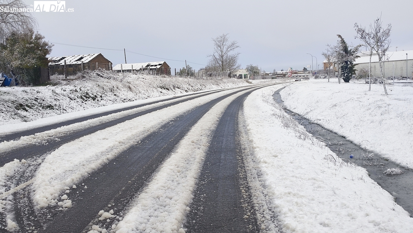 Falta de quitanieves en la CL-517 aísla Vitigudino