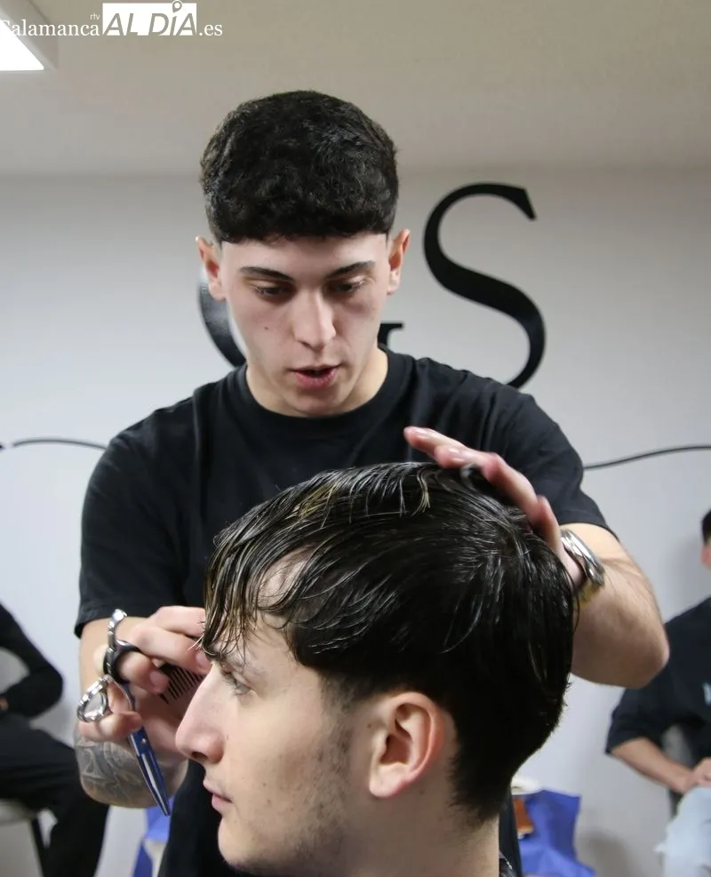 Foto 4 - Pablo Garc&iacute;a inaugura GS Barber Studio en Alba de Tormes con solo 18 a&ntilde;os