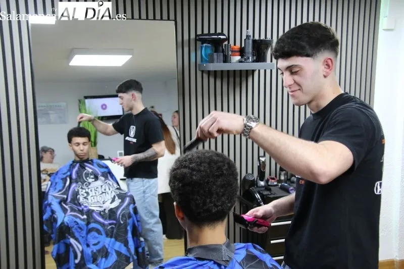 Foto 3 - Pablo Garc&iacute;a inaugura GS Barber Studio en Alba de Tormes con solo 18 a&ntilde;os