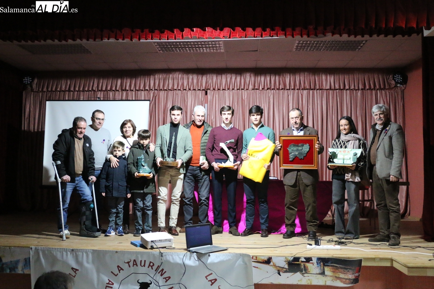 Aldeadávila entrega los premios taurinos 2025 y homenajea a Valdeflores