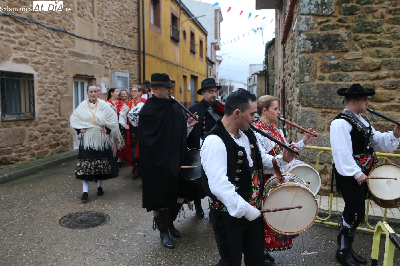 Actuación del grupo de folclore de Aldeadávila / CORRAL