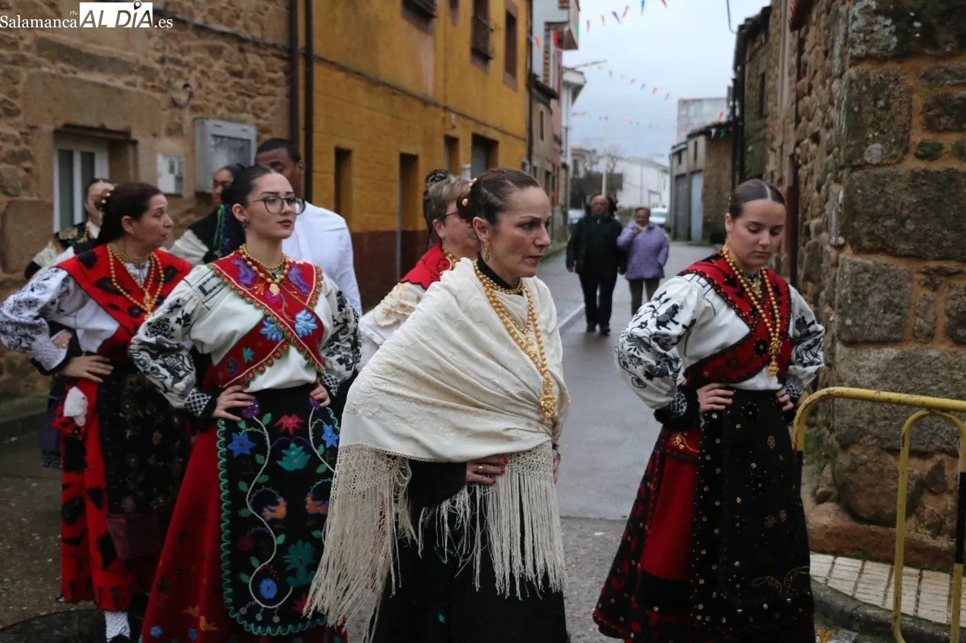 Actuación del grupo de folclore de Aldeadávila / CORRAL