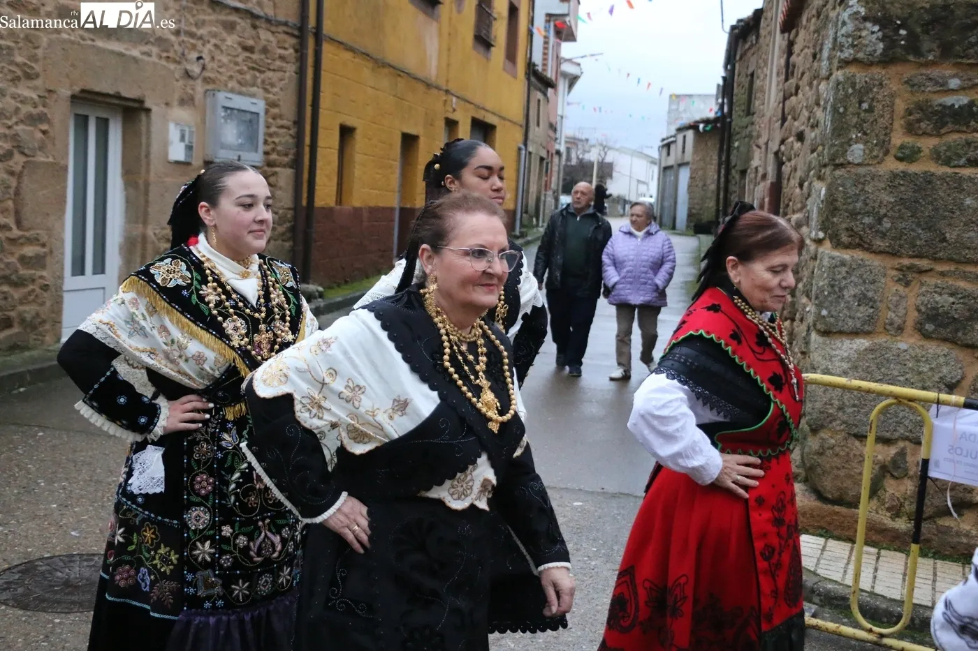 Actuación del grupo de folclore de Aldeadávila / CORRAL