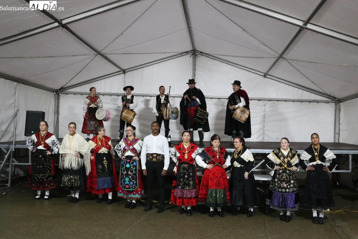 Actuación del grupo de folclore de Aldeadávila / CORRAL