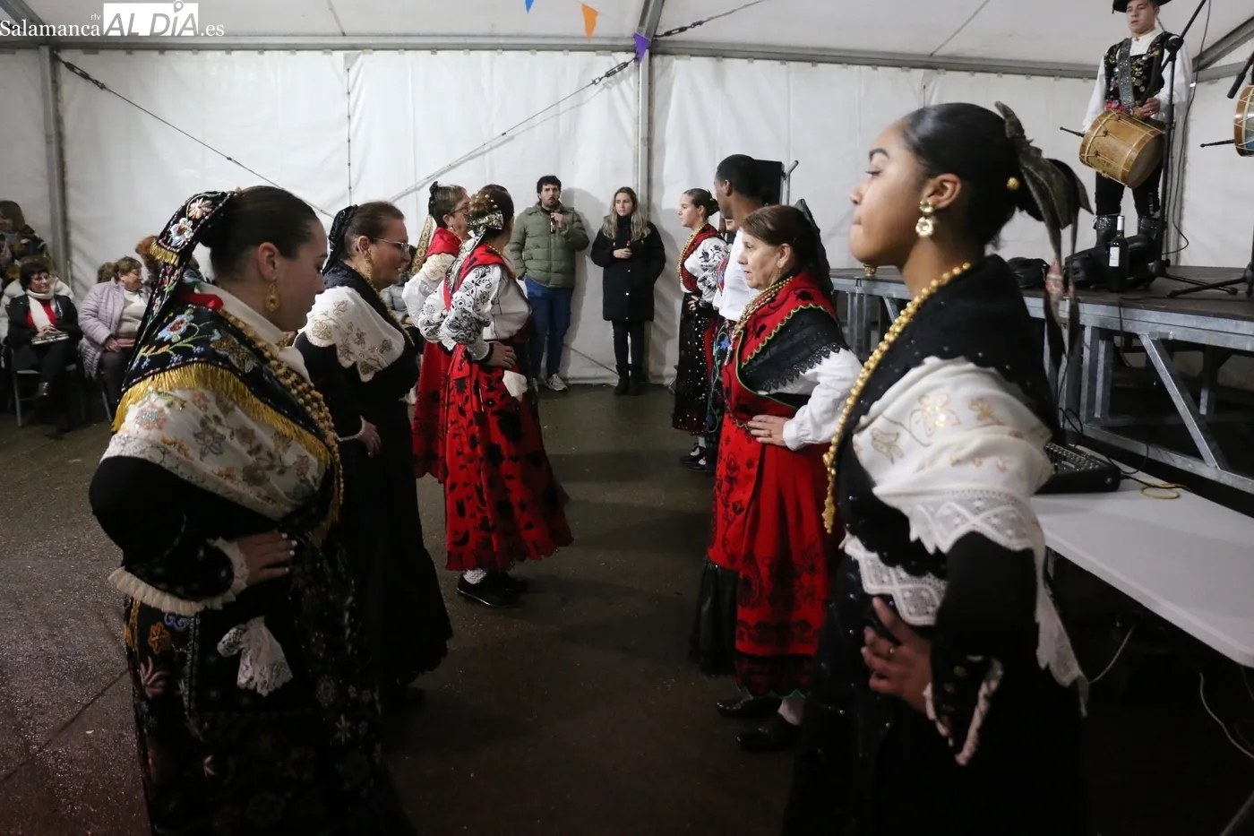 Actuación del grupo de folclore de Aldeadávila / CORRAL