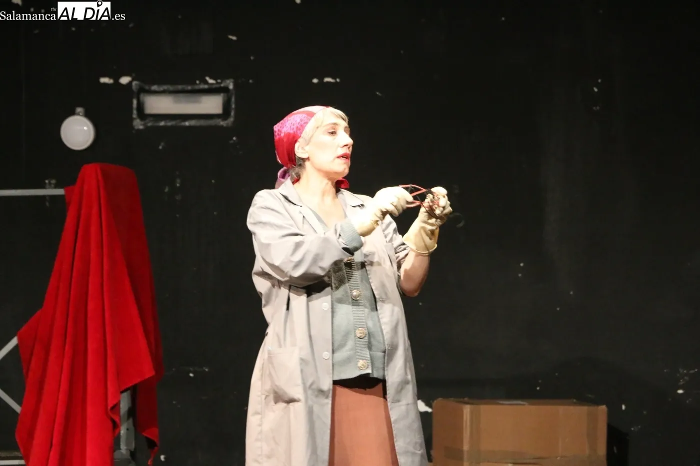 Representación de 'El cerco de Leningrado' por 'Se trata de teatro' / CORRAL