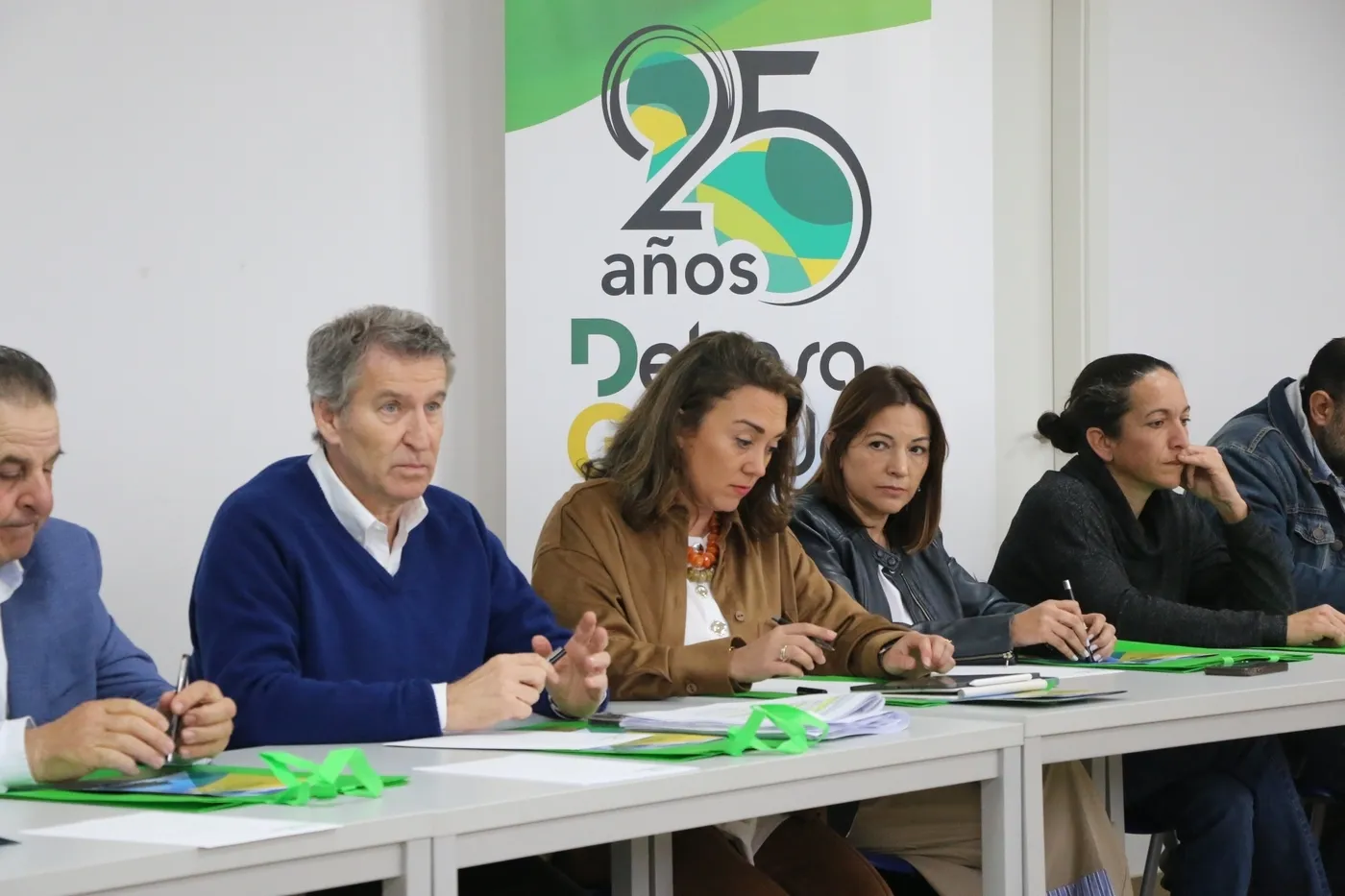 Encuentro de Núñez Feijóo con ganaderos en las instalaciones de Dehesa Grande en Vitigudino  