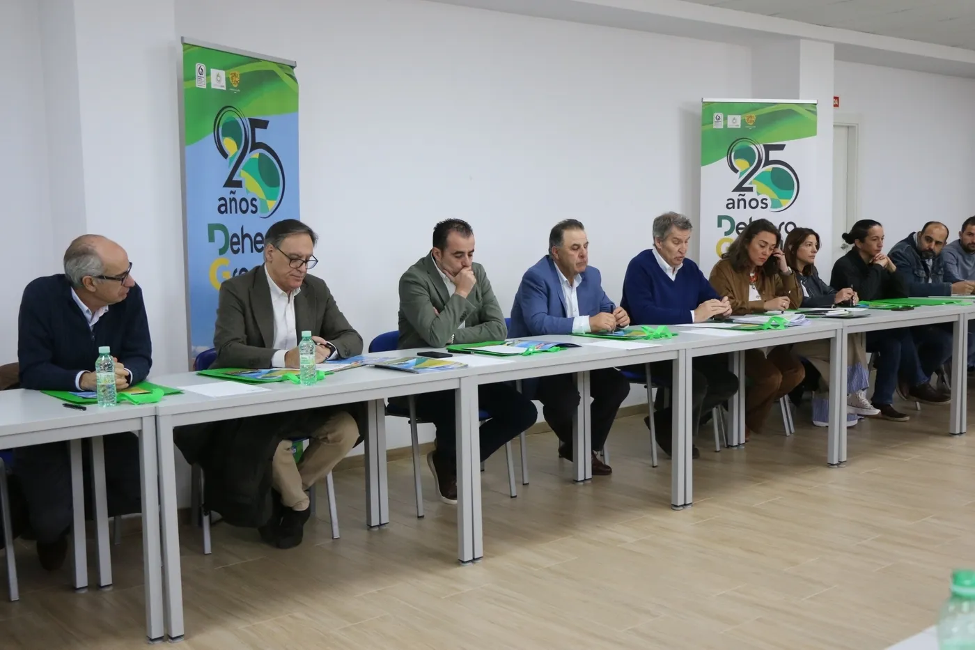 Encuentro de Núñez Feijóo con ganaderos en las instalaciones de Dehesa Grande en Vitigudino  